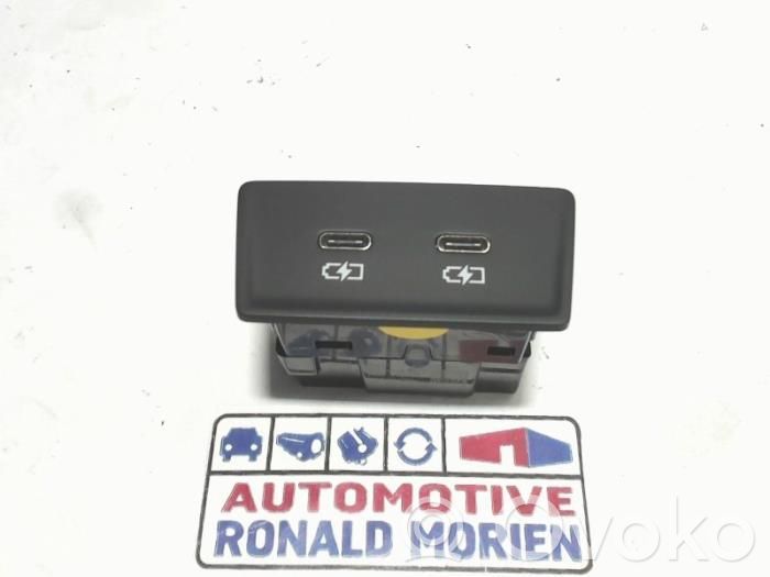 Audi A3 8Y Unidad de control del USB 