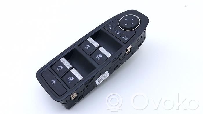 Renault Captur II Electric window control switch 