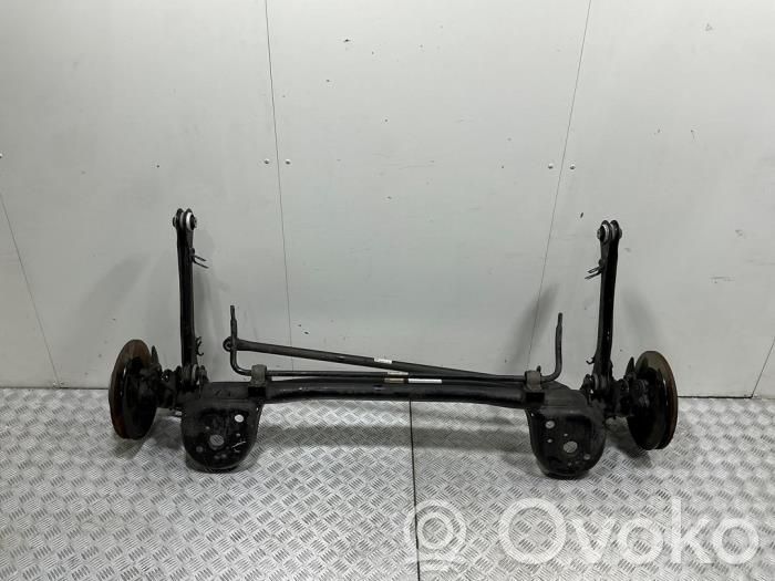 Volkswagen Caddy Belka osi tylnej 