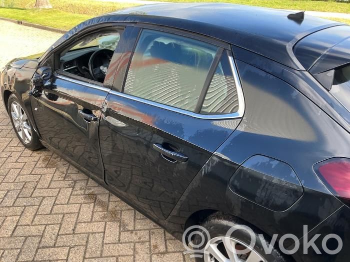 Opel Corsa F Galinės durys 