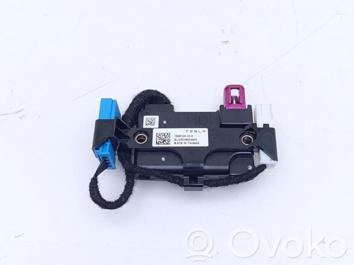 Tesla Model Y Windshield/windscreen camera 