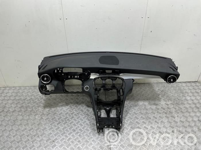 Mercedes-Benz C W205 Panel de instrumentos 