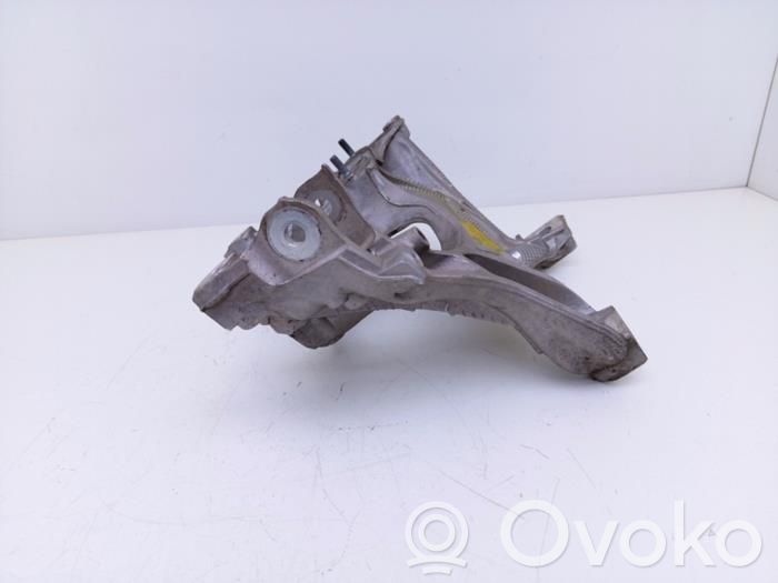 Audi A4 S4 B9 8W Wspornik / Mocowanie silnika