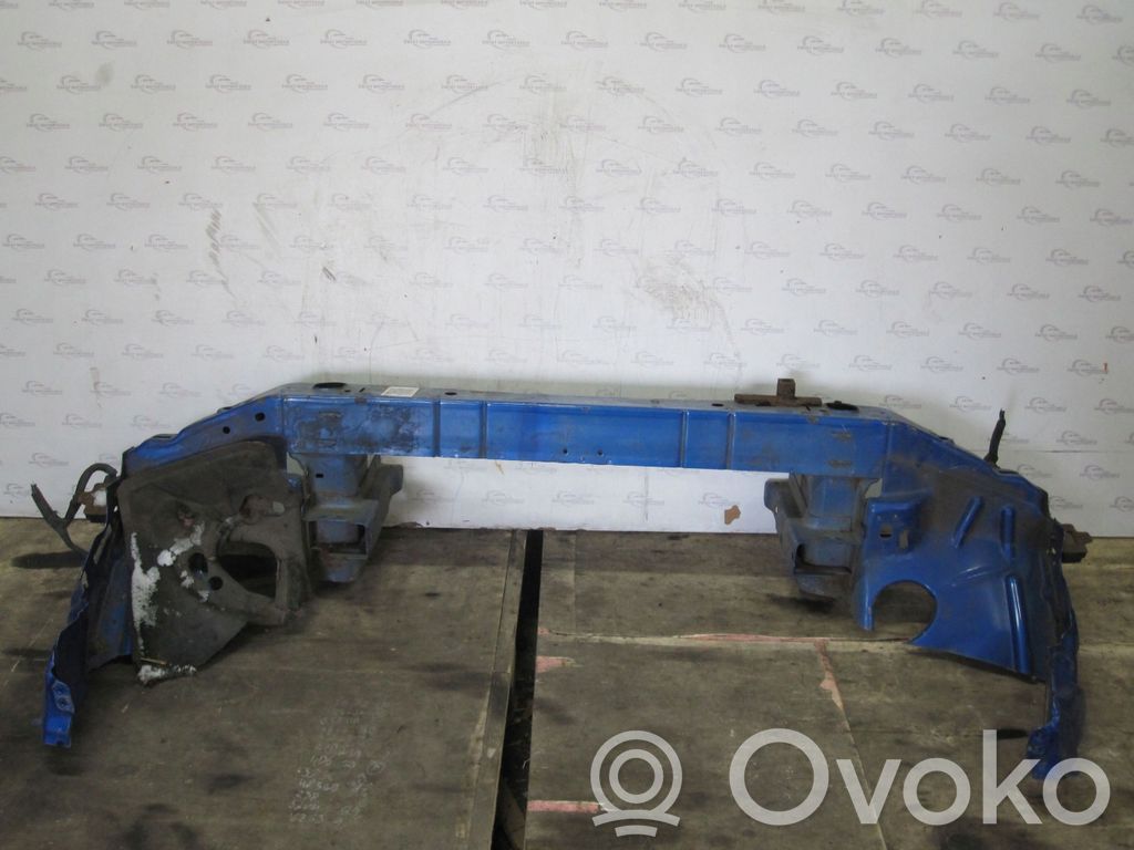 Priekšpusē bampera sija / balka   015892,0480557AD