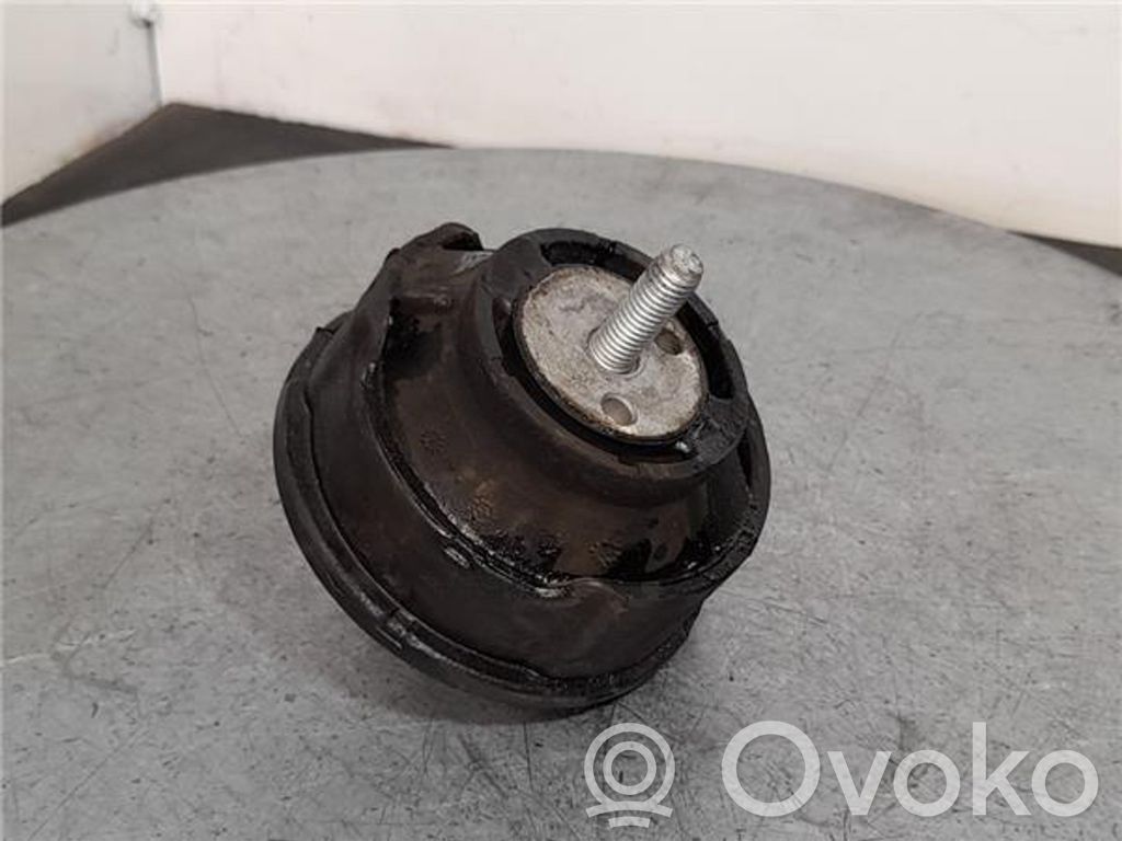 Engine mount bracket   6771362