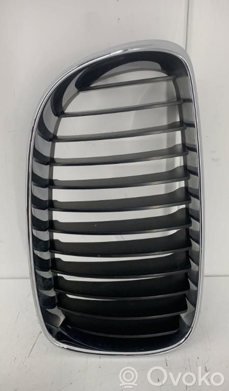 BMW 1 E81 E87 Griglia superiore del radiatore paraurti anteriore 