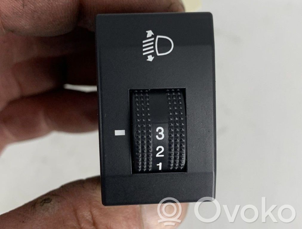 KIA Sorento Headlight level height control switch 