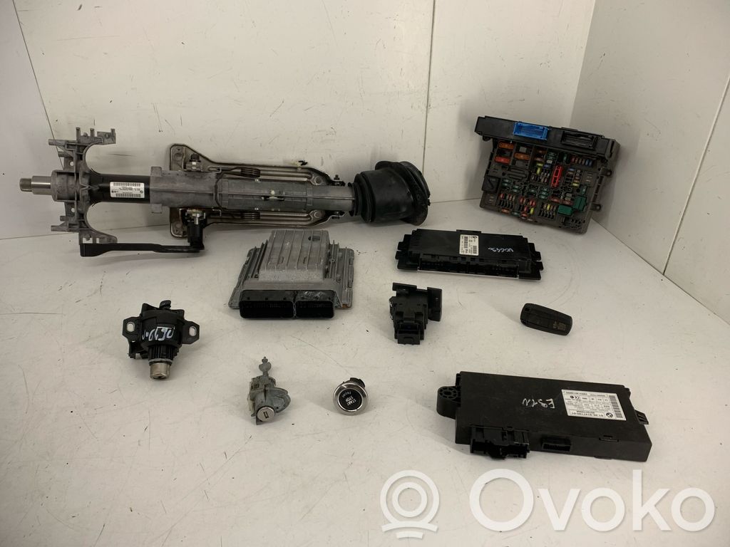 Komputer / Sterownik ECU i komplet kluczy   12148619751