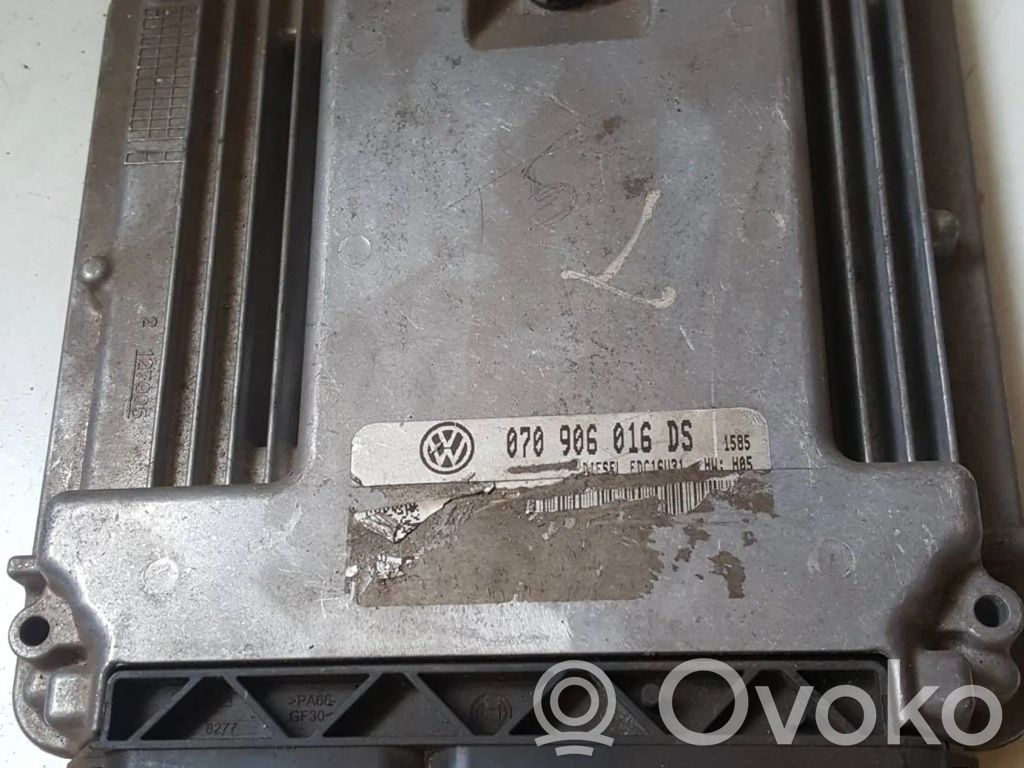 Volkswagen Transporter - Caravelle T5 Engine control unit/module 