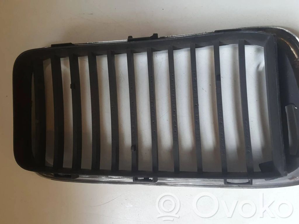 BMW 7 E38 Unteres Gitter dreiteilig vorne 