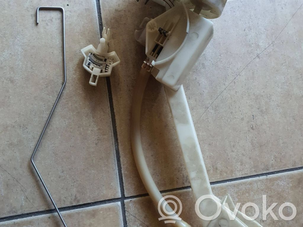 Audi A4 S4 B5 8D Sensor de nivel de combustible 