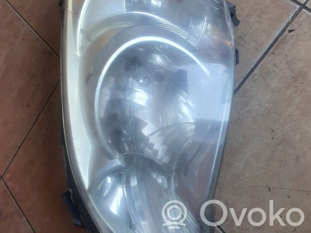 Toyota Corolla Verso AR10 Scheinwerfer 