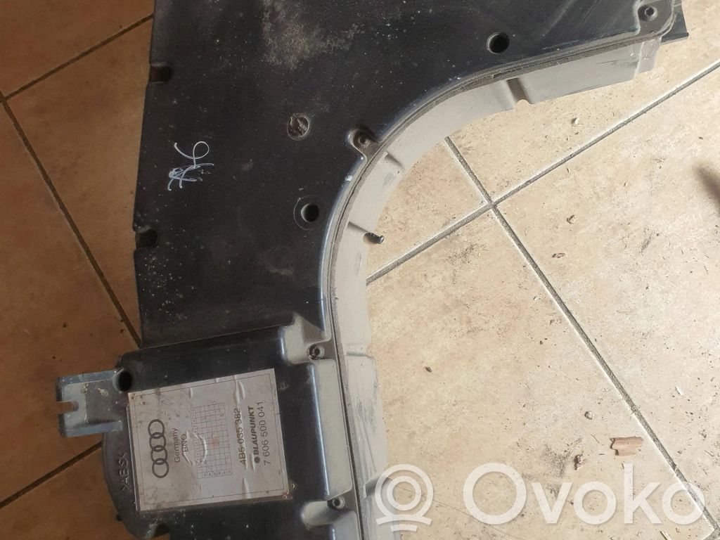 Audi A6 S6 C5 4B Subwoofer 