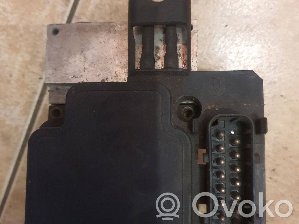 Audi A6 S6 C4 4A ABS bloka turētājs 