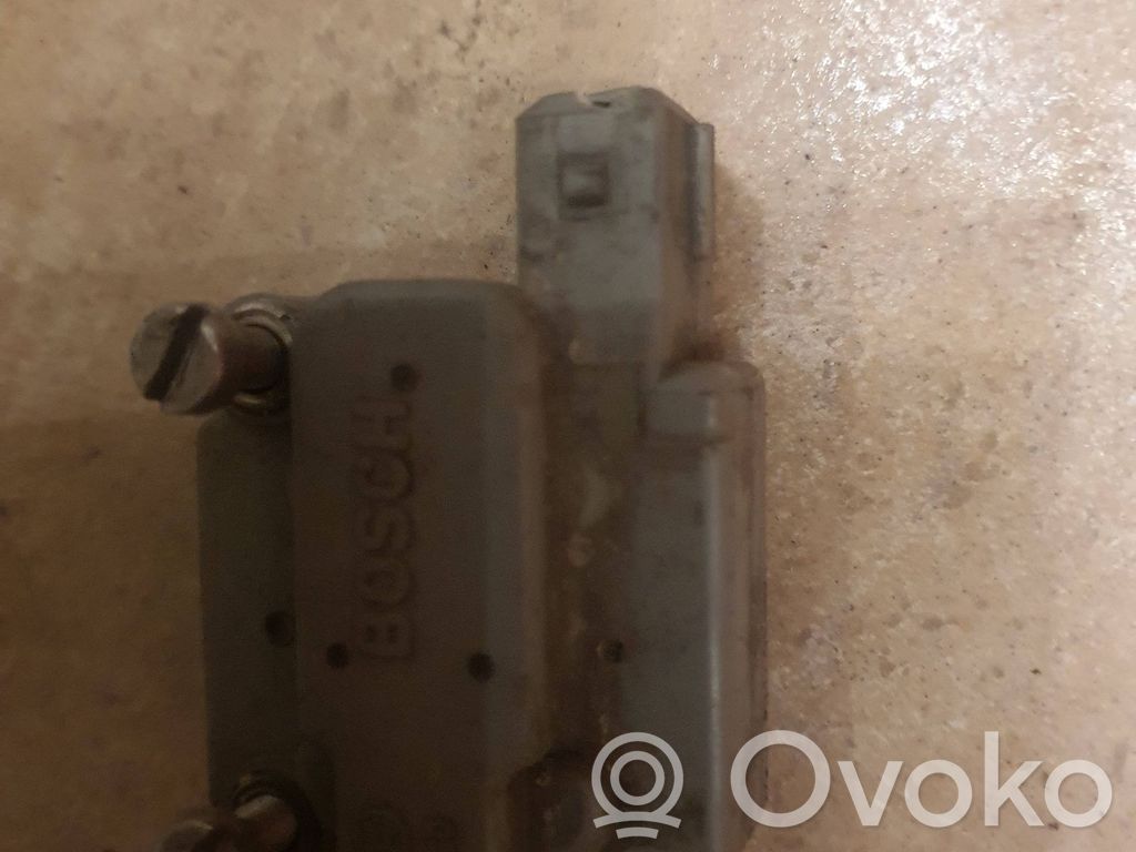 Audi 100 200 5000 C3 Régulateur de pression de carburant 