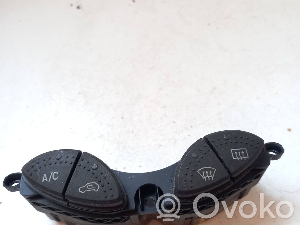 Ford Focus Tuulilasinlämmittimen kytkin 