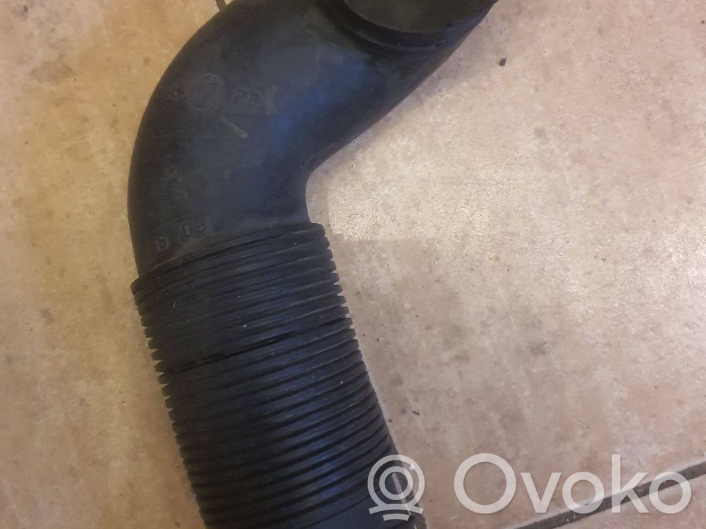 BMW 7 E32 Einzelteil Lufteinlasskanal 