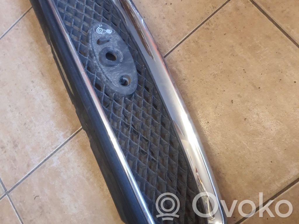 Ford Focus Front bumper upper radiator grill 