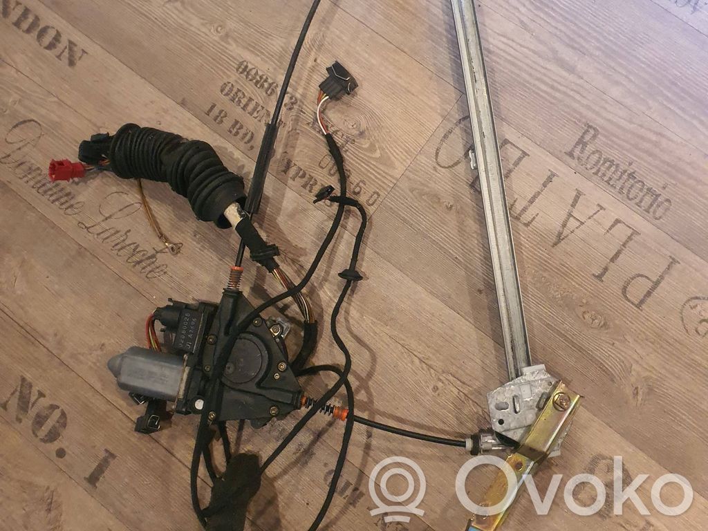 Volkswagen Multivan T4 Macara ușă față cu motor 