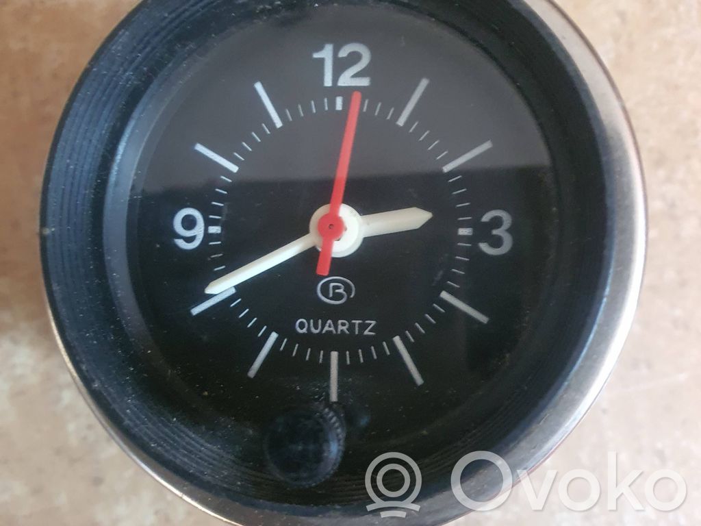 Volkswagen Golf I Zegar 
