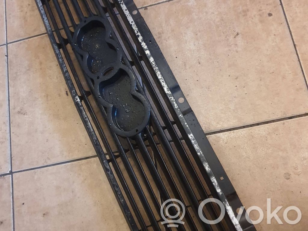Audi 100 S4 C4 Maskownica / Grill / Atrapa górna chłodnicy 