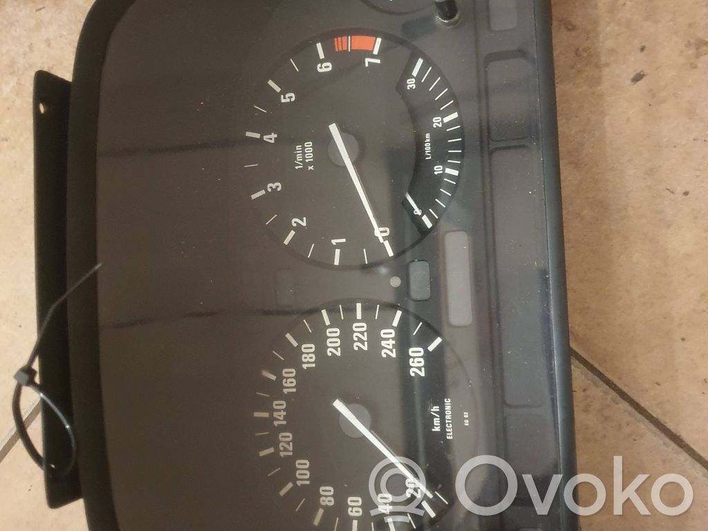 BMW 7 E32 Speedometer (instrument cluster) 