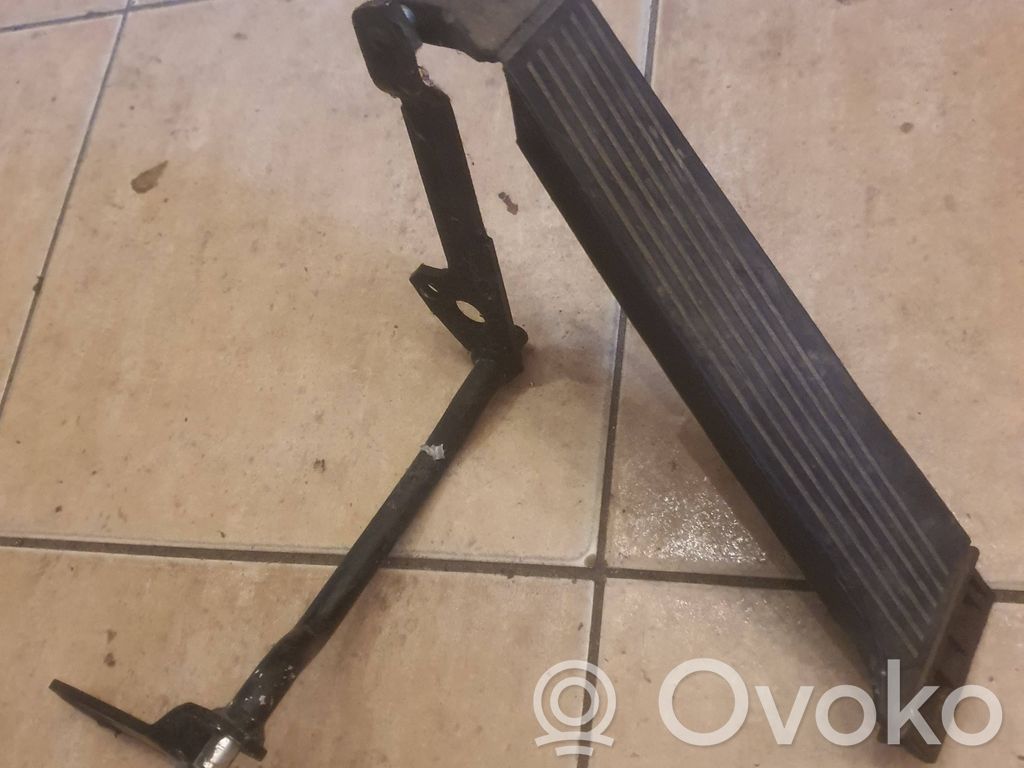 BMW 3 E30 Akceleratoriaus pedalas 
