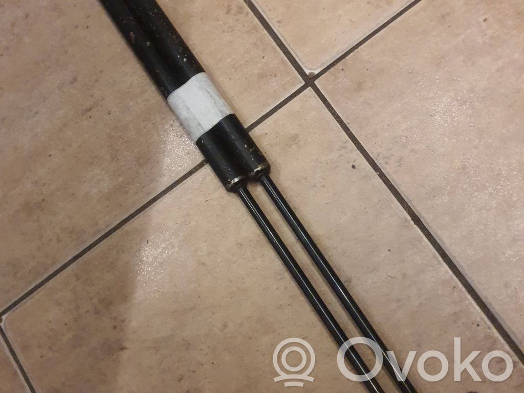 Amortyzator klapy tylnej bagażnika   051843515N,301026,051843