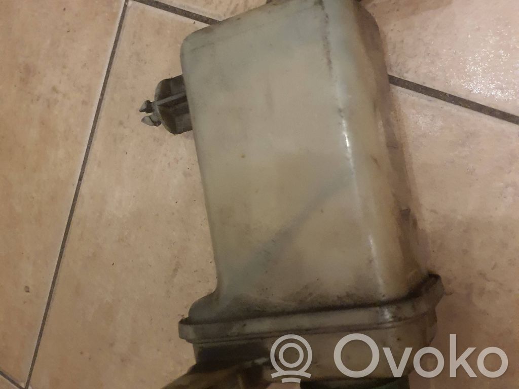 Ohjaustehostimen nestesäiliö   8A0422373A