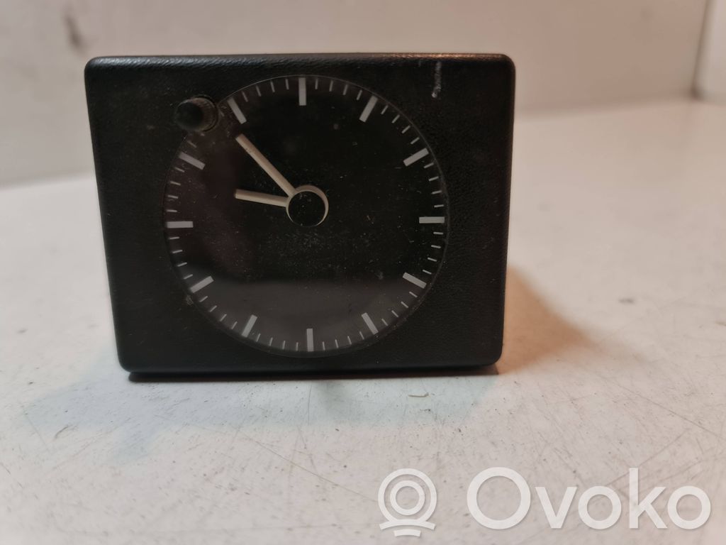 Clock   7700815737