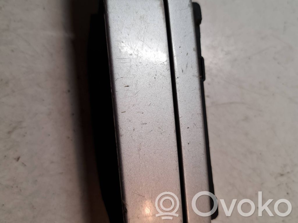 Manecilla externa puerta trasera   4A0839205B