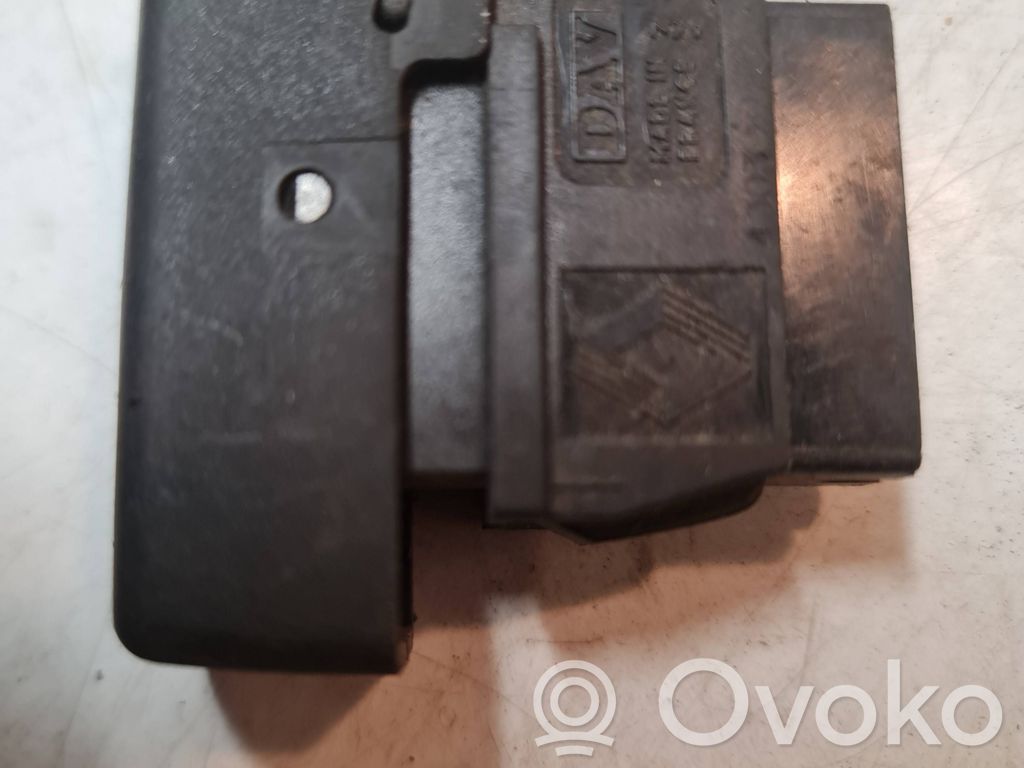 Fog light switch