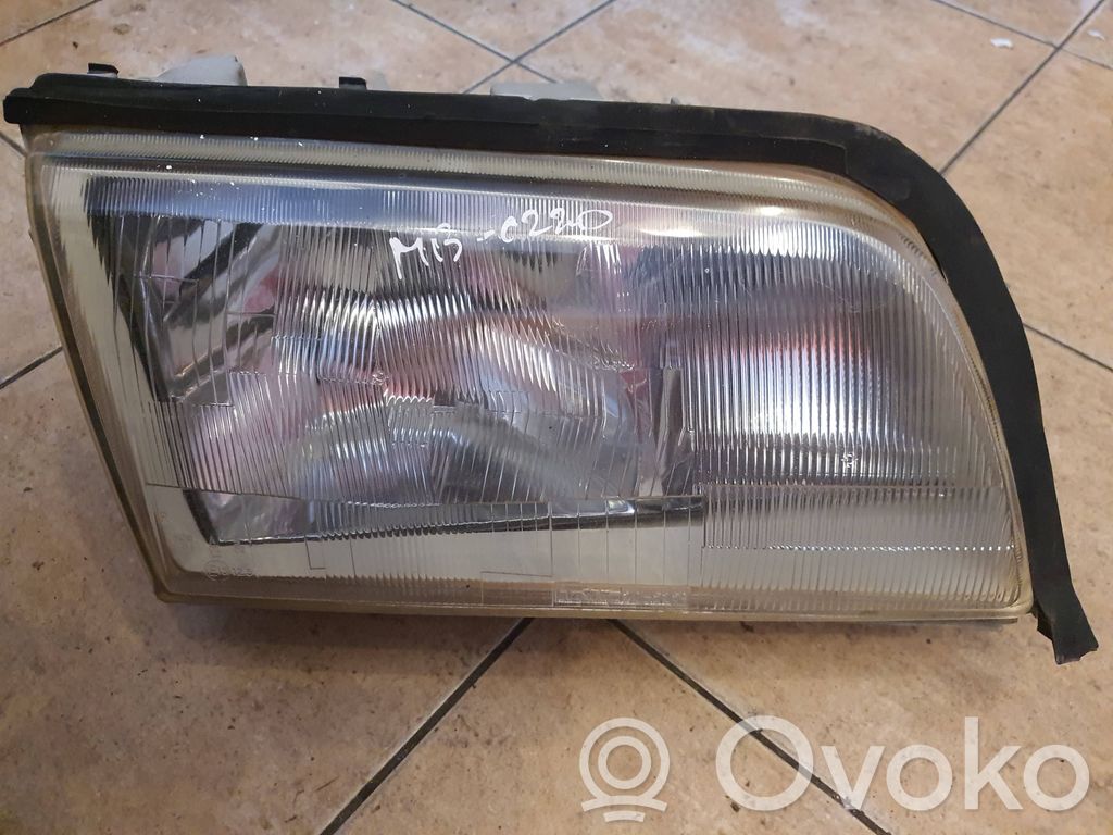 Mercedes-Benz C W202 Lampa przednia 