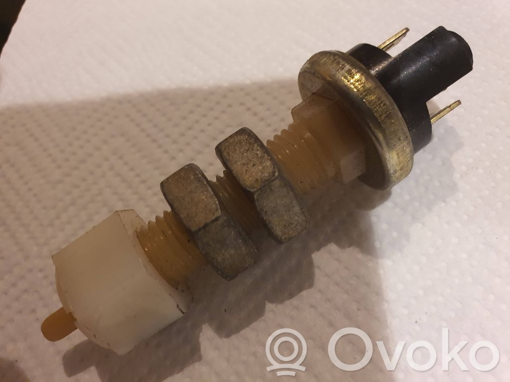 VAZ 2106 Sensor interruptor de luz de marcha atrás 