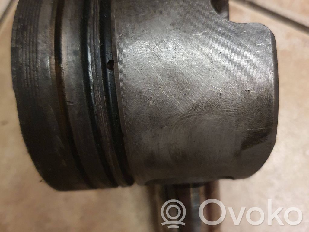 Audi 80 90 S2 B4 Piston 