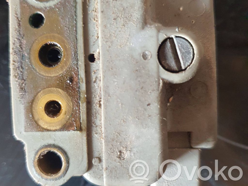 Audi 100 S4 C4 Régulateur de pression de carburant 