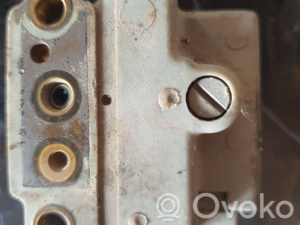 Audi 100 S4 C4 Régulateur de pression de carburant 