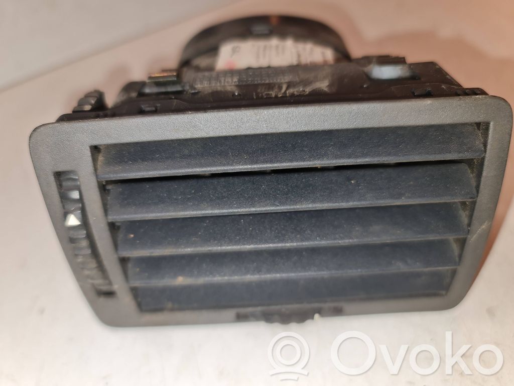 Skoda Octavia Mk1 (1U) Dysze / Kratki środkowego nawiewu deski rozdzielczej 