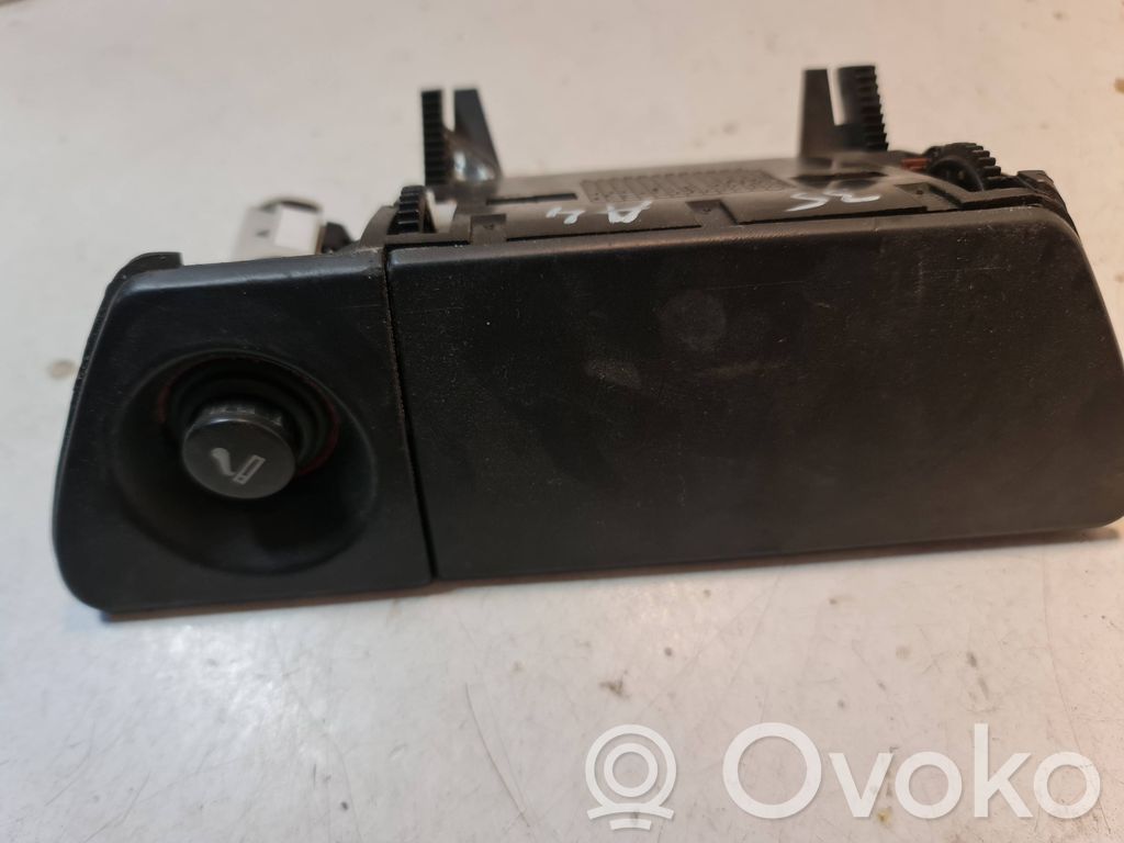 Audi A4 S4 B6 8E 8H Popielniczka deski rozdzielczej 