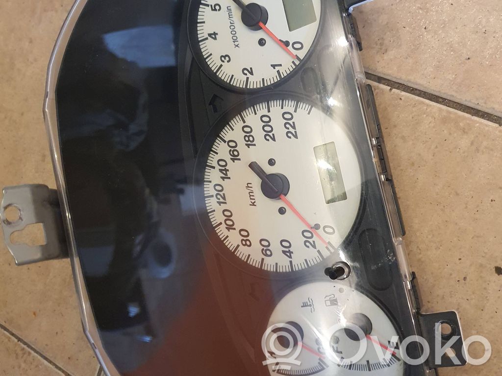 Mazda 323 Tachimetro (quadro strumenti) 