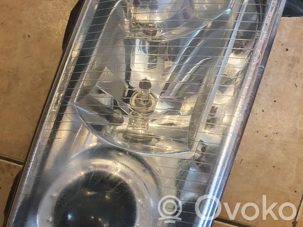 Audi A4 S4 B5 8D Phare frontale 