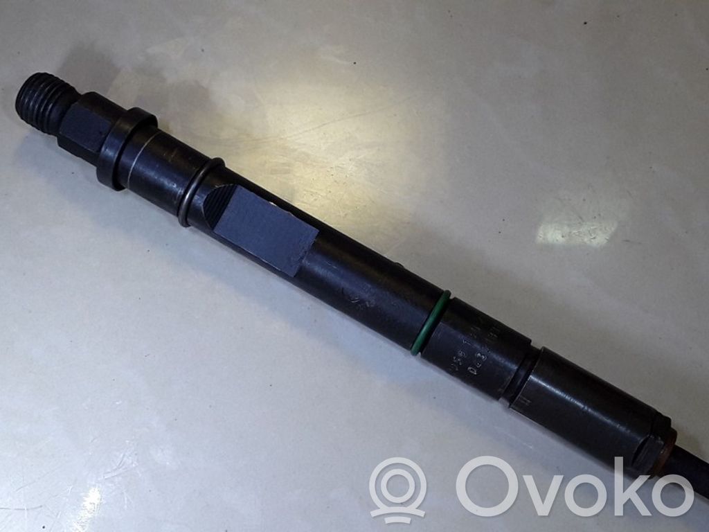 Audi A6 S6 C4 4A Fuel injector 