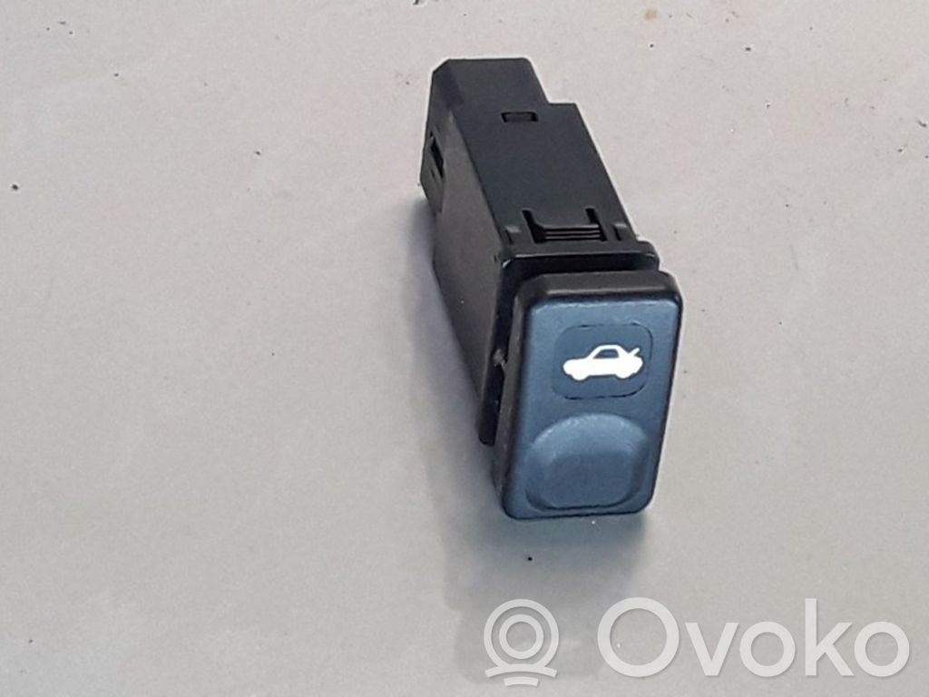 KIA Sportage Tailgate opening switch 