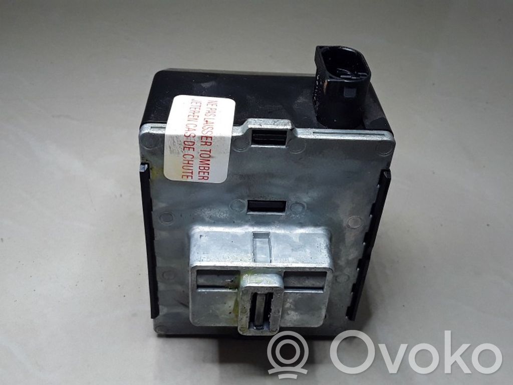 Ohjauspyörän lukitus   8200020613A
