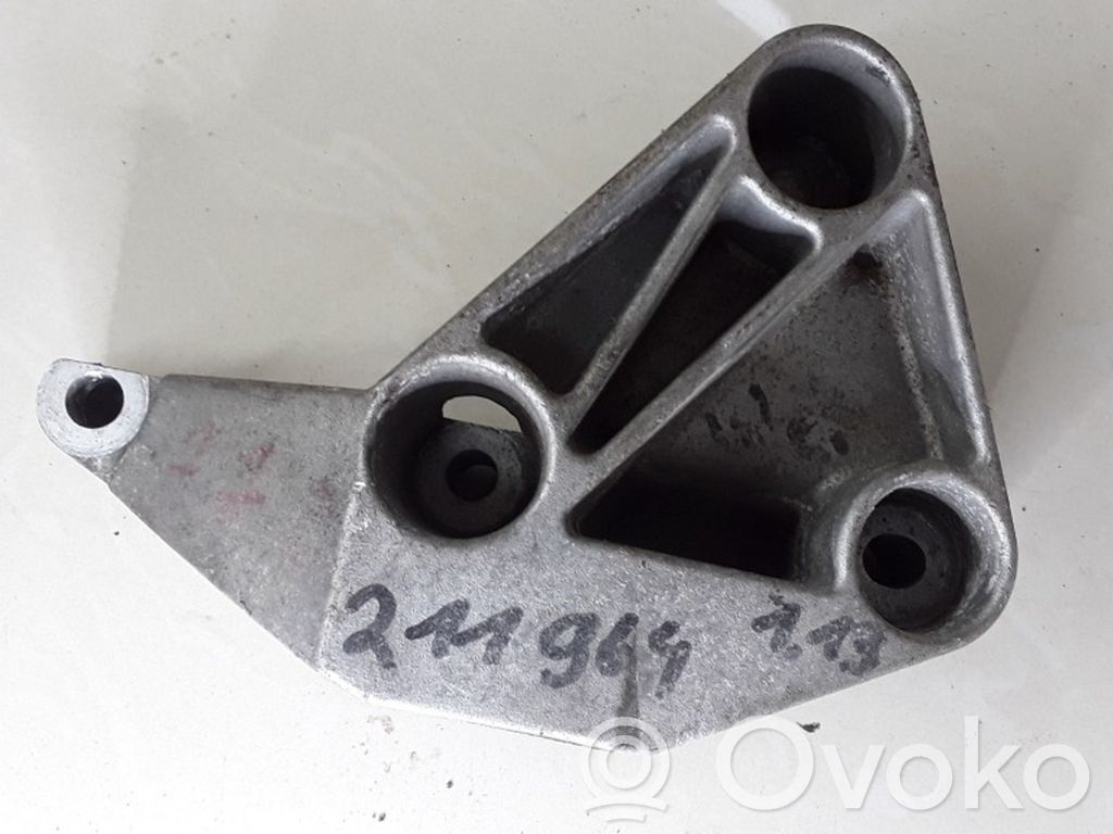 Renault Megane II Engine mounting bracket 