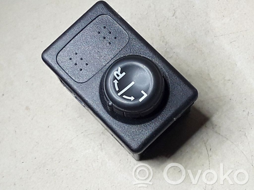 Wing mirror switch