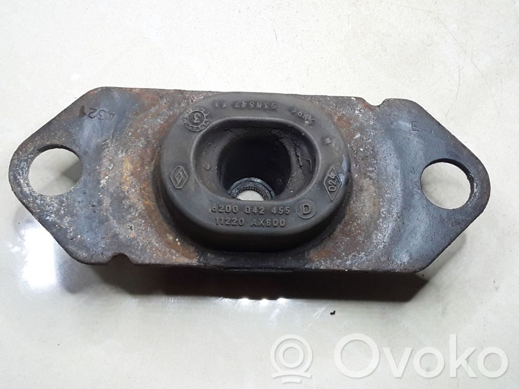 Nissan Primera Engine mount bracket 