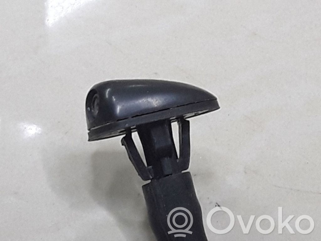 Windshield washer spray nozzle