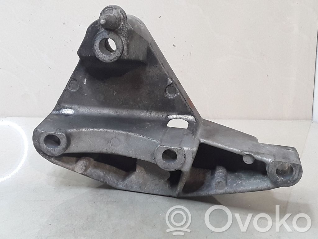 Renault Megane II Engine mounting bracket 