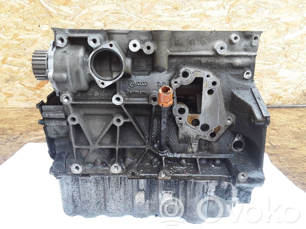 Volkswagen PASSAT B6 Engine block 